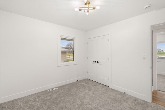 1901 W 4th Avenue, Indianola, IA 50125