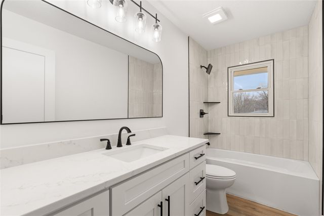 1901 W 4th Avenue, Indianola, IA 50125