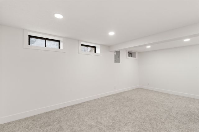 1901 W 4th Avenue, Indianola, IA 50125