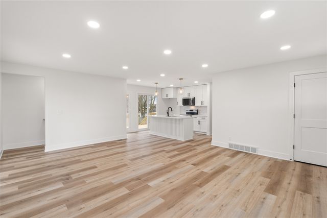 1901 W 4th Avenue, Indianola, IA 50125