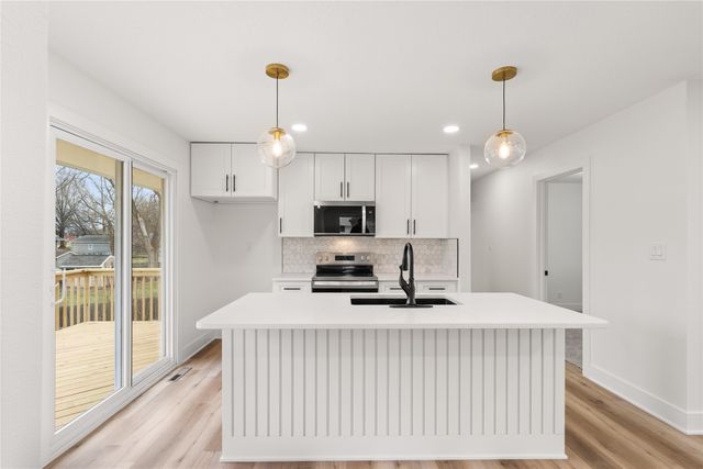 1901 W 4th Avenue, Indianola, IA 50125