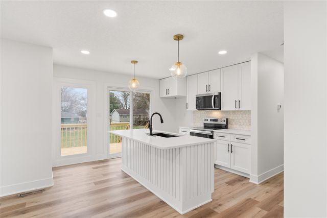 1901 W 4th Avenue, Indianola, IA 50125