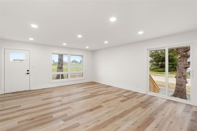 1901 W 4th Avenue, Indianola, IA 50125