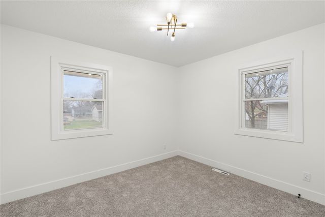 1901 W 4th Avenue, Indianola, IA 50125