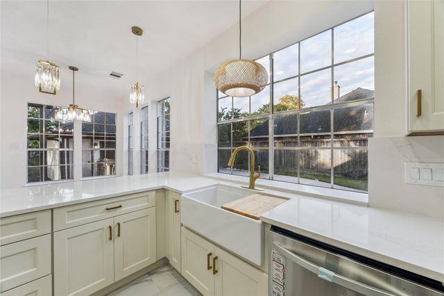 1404 Blueberry Lane, Friendswood, TX 77546