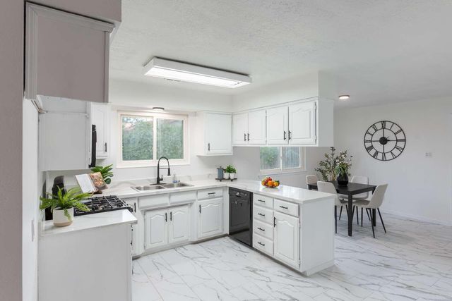 3213 SUE Circle SE, Rio Rancho, NM 87124