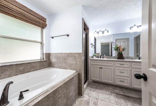 13722 Vail Drive, Montgomery, TX 77356
