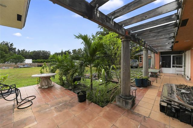 5400 Palm Tree Rd, Plantation, FL 33317