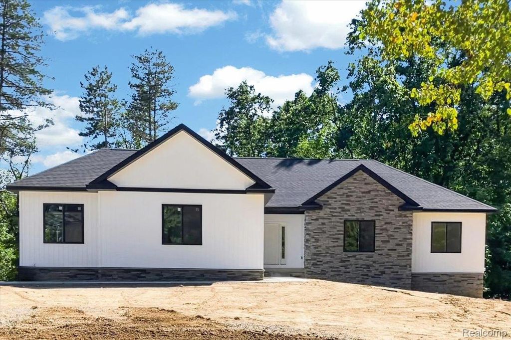 15157 Worden Rd., Groveland Township, MI 48442