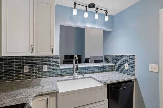 939 Russell St Apt 16, Nashville, TN 37206