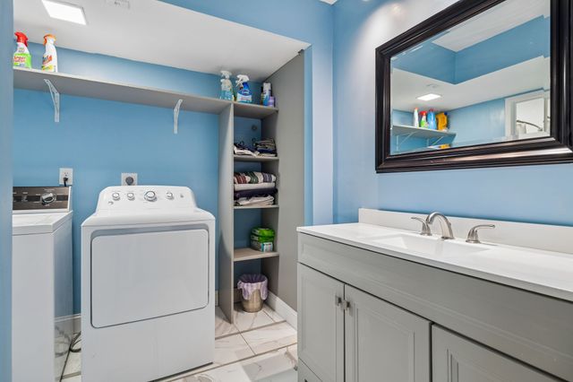 939 Russell St Apt 16, Nashville, TN 37206