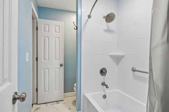 939 Russell St Apt 16, Nashville, TN 37206