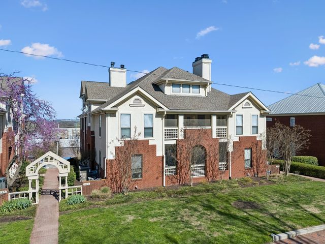 939 Russell St Apt 16, Nashville, TN 37206