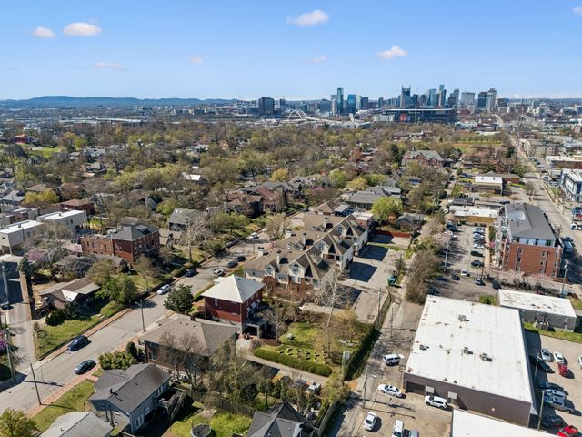 939 Russell St Apt 16, Nashville, TN 37206