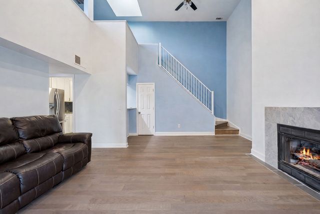 939 Russell St Apt 16, Nashville, TN 37206