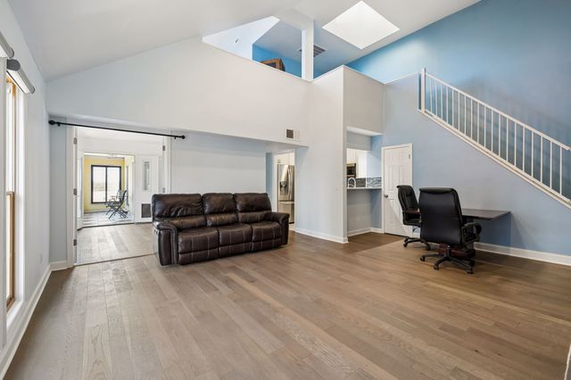 939 Russell St Apt 16, Nashville, TN 37206