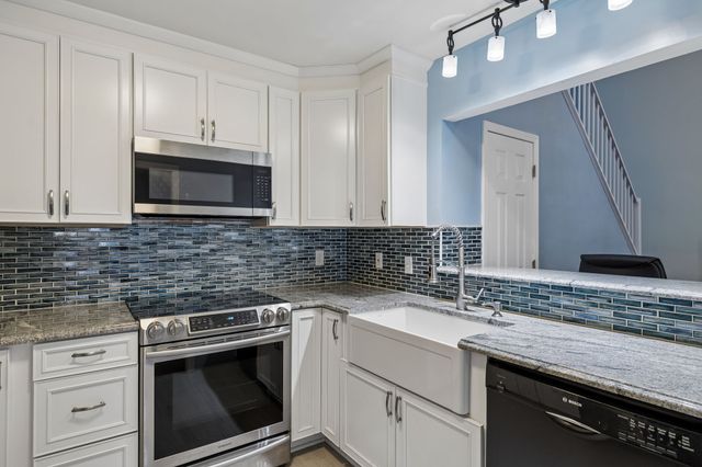 939 Russell St Apt 16, Nashville, TN 37206