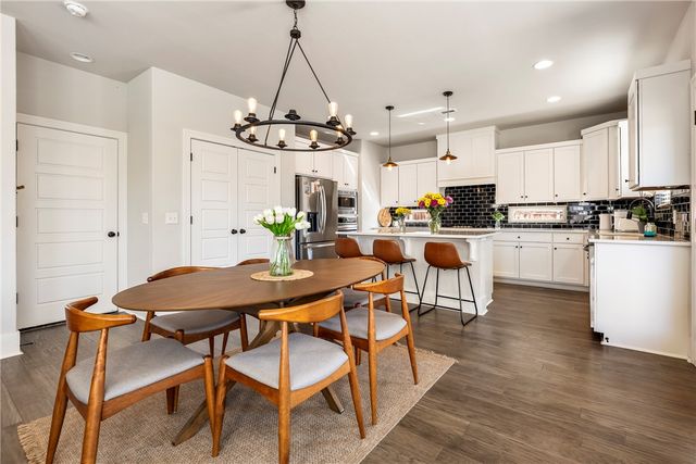 2802 SW Nottingham Avenue, Bentonville, AR 72713