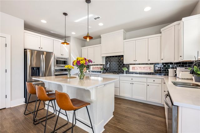 2802 SW Nottingham Avenue, Bentonville, AR 72713