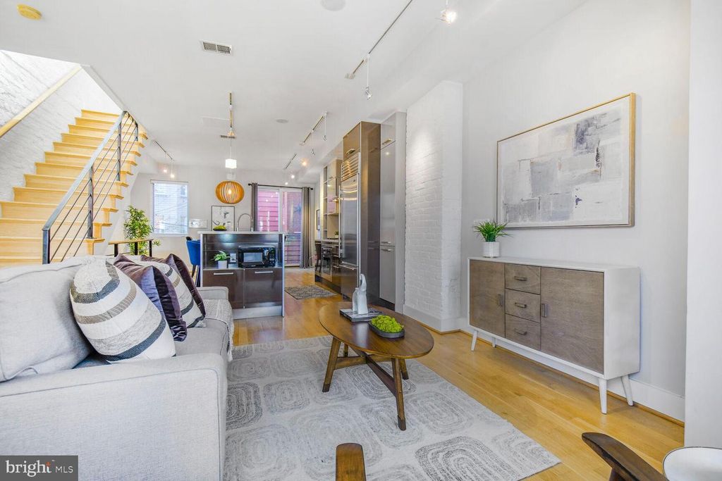 1538 SWANN ST NW, Washington, DC 20009