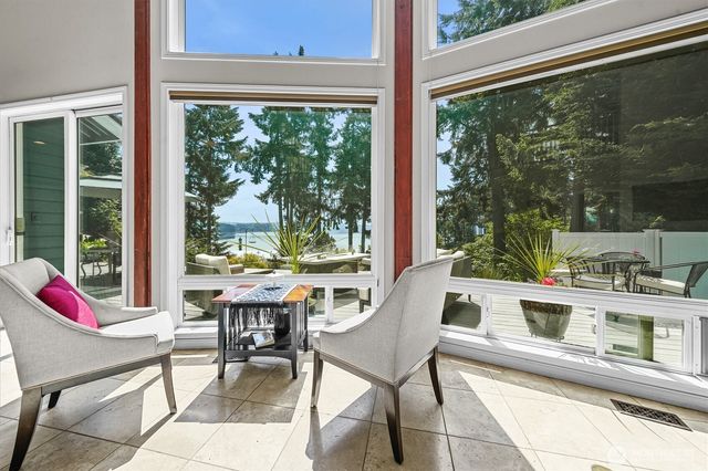 10823 Seaview Drive, Anderson Island, WA 98303