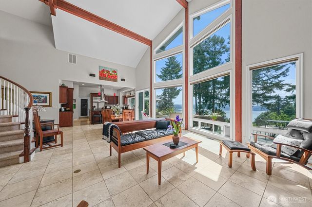 10823 Seaview Drive, Anderson Island, WA 98303