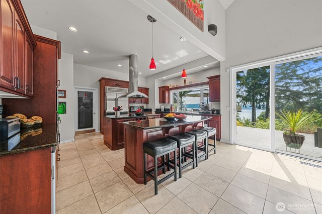 10823 Seaview Drive, Anderson Island, WA 98303