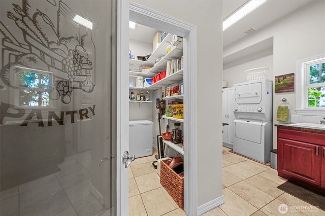 10823 Seaview Drive, Anderson Island, WA 98303