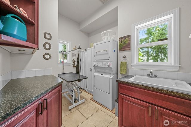 10823 Seaview Drive, Anderson Island, WA 98303