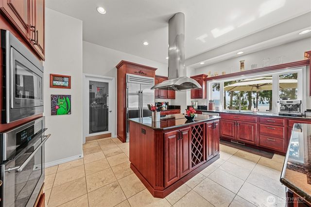 10823 Seaview Drive, Anderson Island, WA 98303