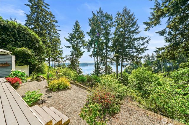 10823 Seaview Drive, Anderson Island, WA 98303