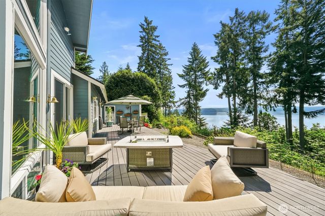 10823 Seaview Drive, Anderson Island, WA 98303