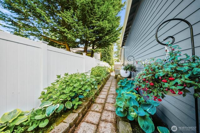 10823 Seaview Drive, Anderson Island, WA 98303