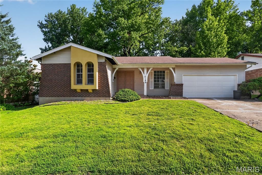 5129 Longhorn Trail, Florissant, MO 63033