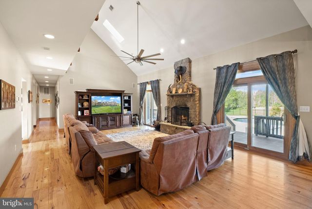 9351 MACKENZIE MEADOW CT, Nokesville, VA 20181