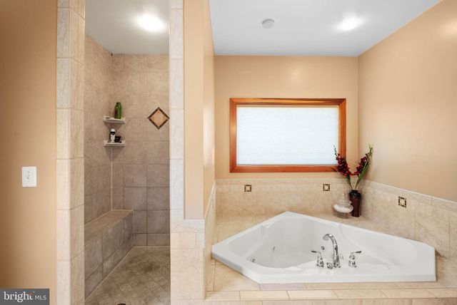 9351 MACKENZIE MEADOW CT, Nokesville, VA 20181