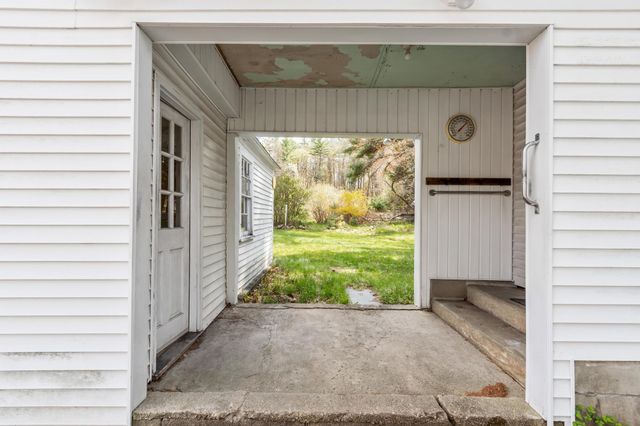 94 Amherst Road, Merrimack, NH 03054