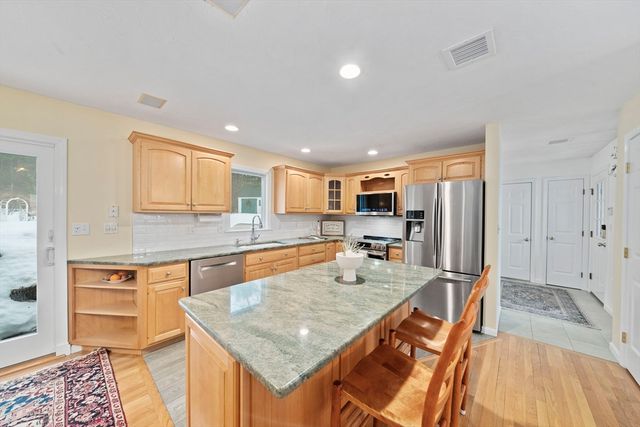 86 Telegraph Hill Road, Marshfield, MA 02050
