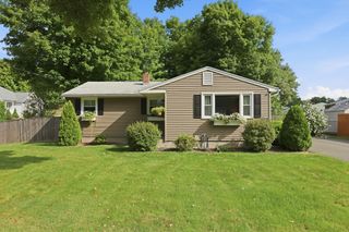 393 Cherry St, Holyoke, MA 01040