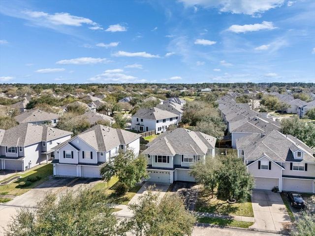 483 Folk Crest Lane, Dickinson, TX 77539