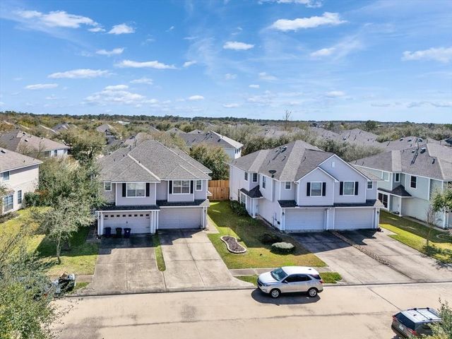 483 Folk Crest Lane, Dickinson, TX 77539