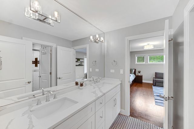 5622 Belmont Road, Downers Grove, IL 60516