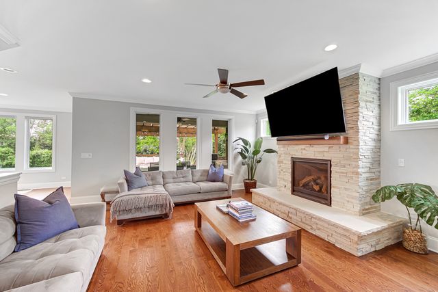 5622 Belmont Road, Downers Grove, IL 60516