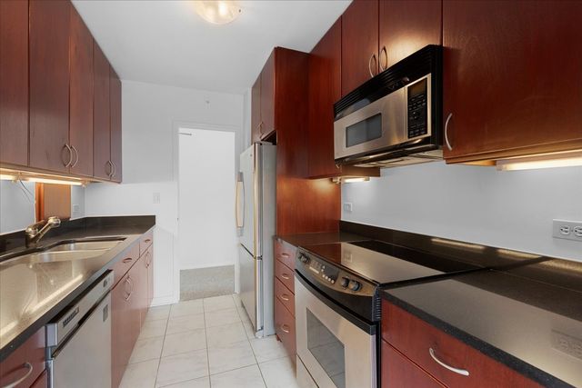 2970 N Lake Shore Drive 6F, Chicago, IL 60657