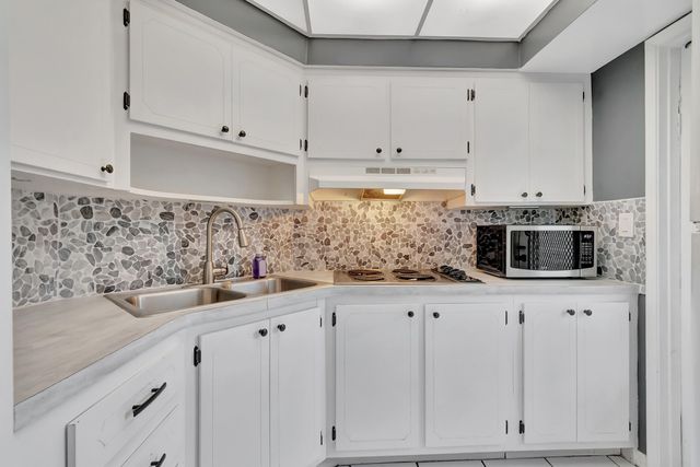 2161 NE 42nd Court, Lighthouse Point, FL 33064