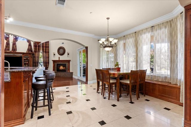 9570 S Canyon Ct, Orangevale, CA 95662