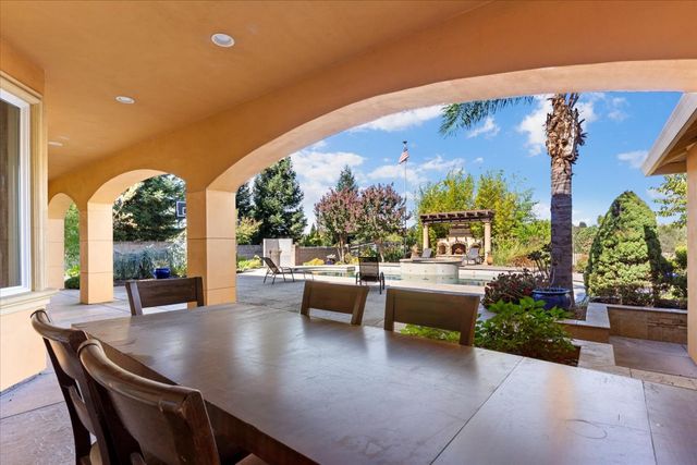 9570 S Canyon Ct, Orangevale, CA 95662