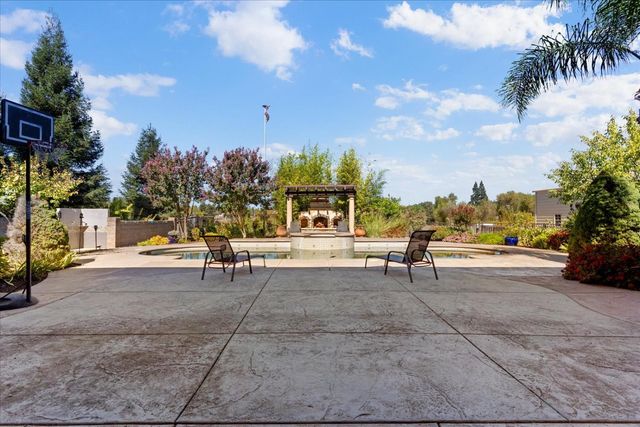 9570 S Canyon Ct, Orangevale, CA 95662