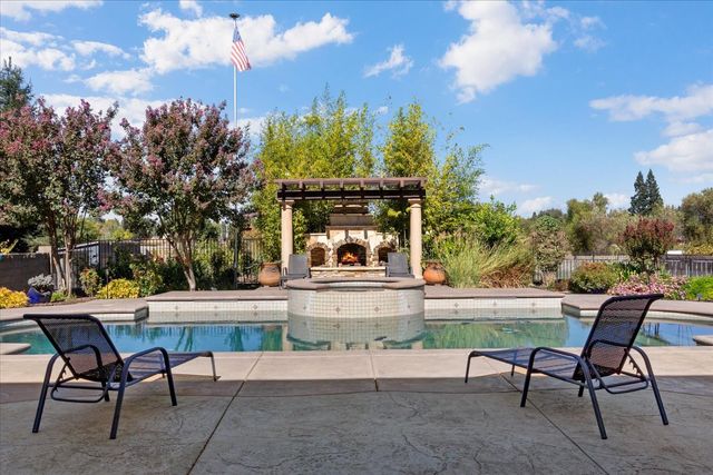 9570 S Canyon Ct, Orangevale, CA 95662
