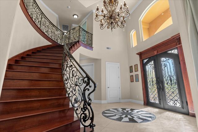 9570 S Canyon Ct, Orangevale, CA 95662